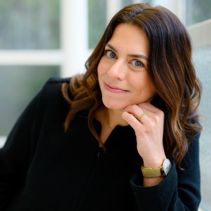 Melanie Schwarz - Personalentwicklung Coaching - lächelt in die Kamera.